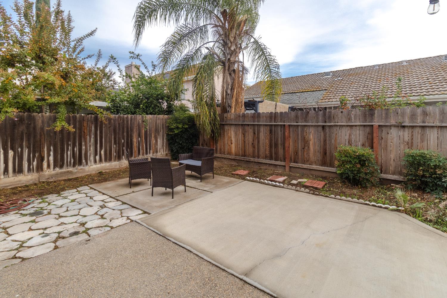 2189 E Pinedale Ave, Fresno, CA 93720