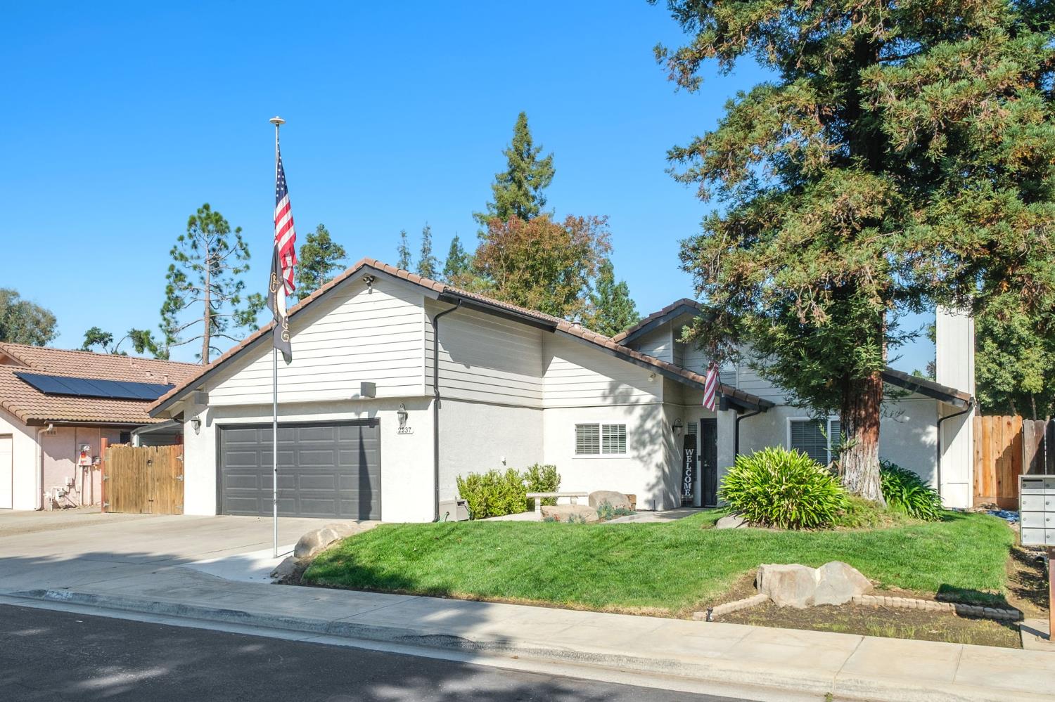 2237 Los Altos Ave, Clovis, CA 93611