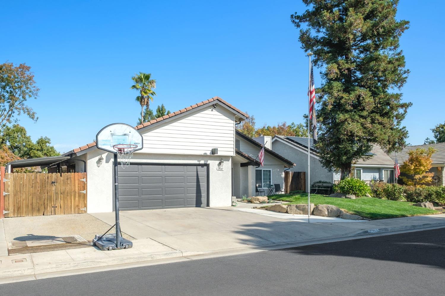 2237 Los Altos Ave, Clovis, CA 93611