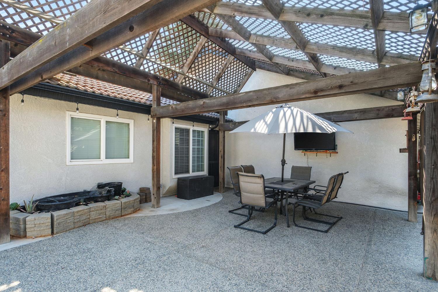 2237 Los Altos Ave, Clovis, CA 93611