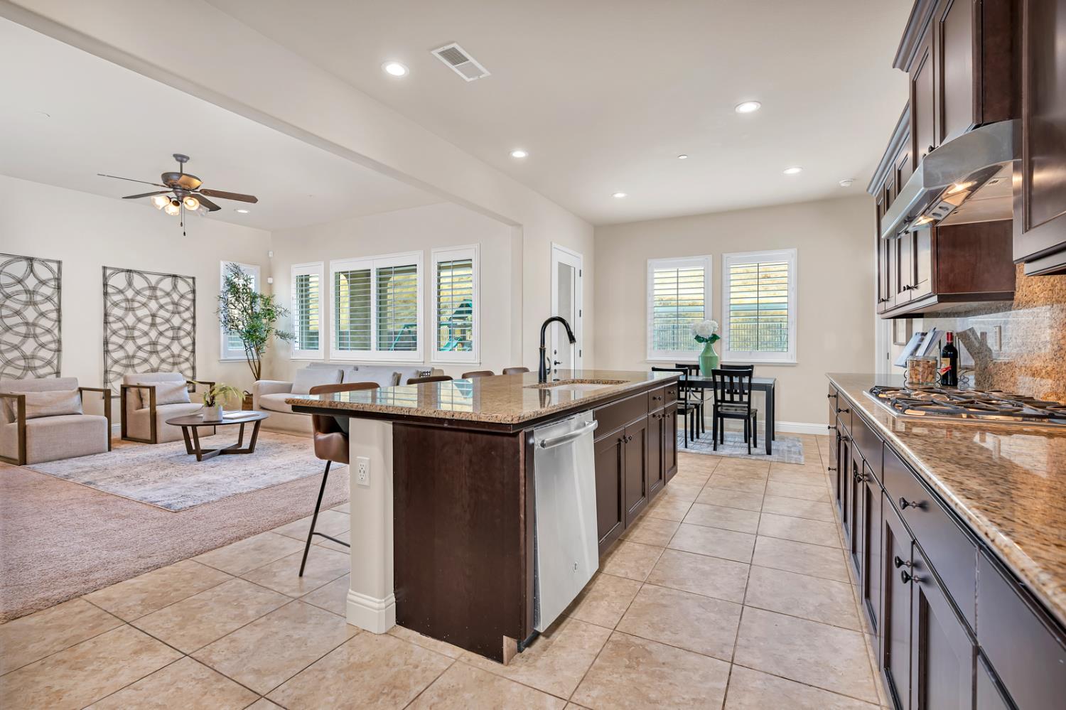 18677 Via Bellagio, Friant, CA 93626