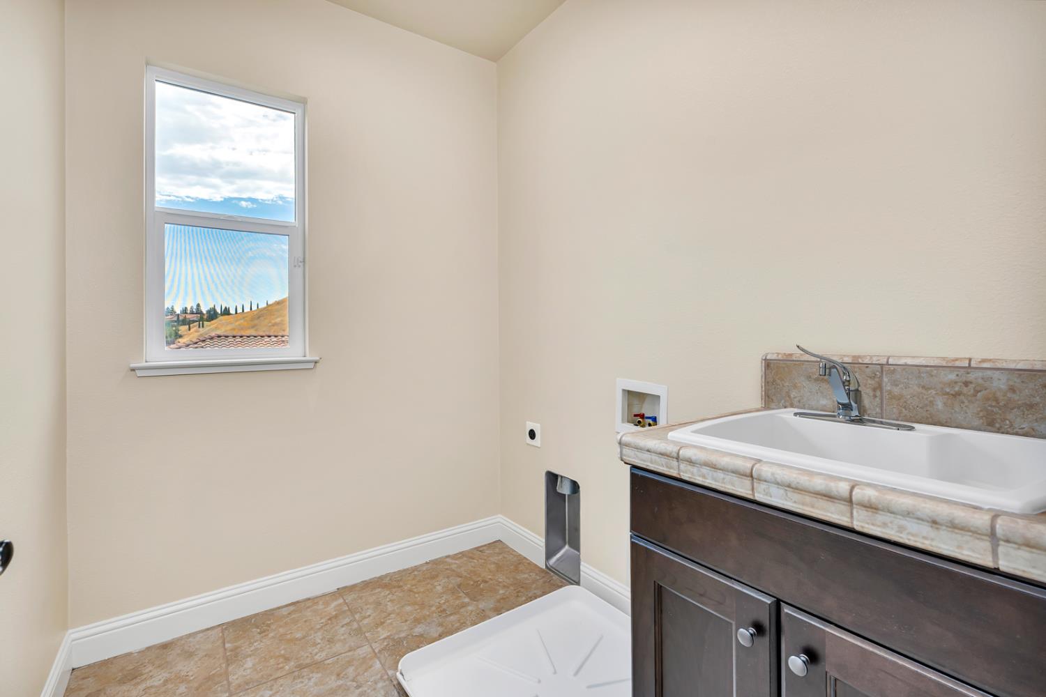 18677 Via Bellagio, Friant, CA 93626