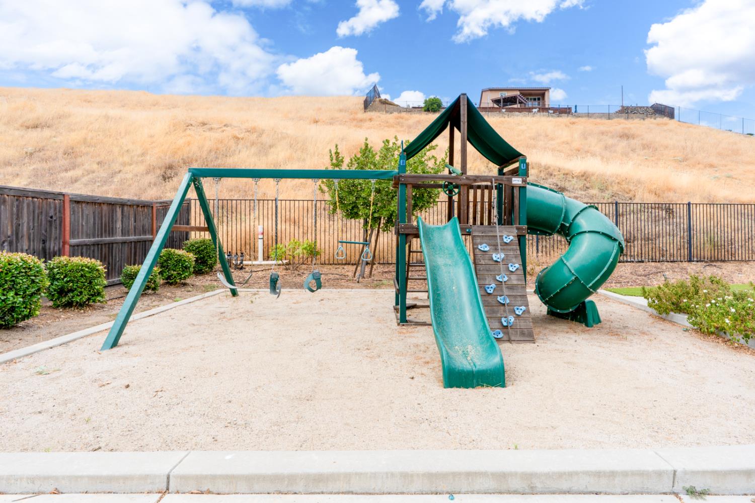 18677 Via Bellagio, Friant, CA 93626