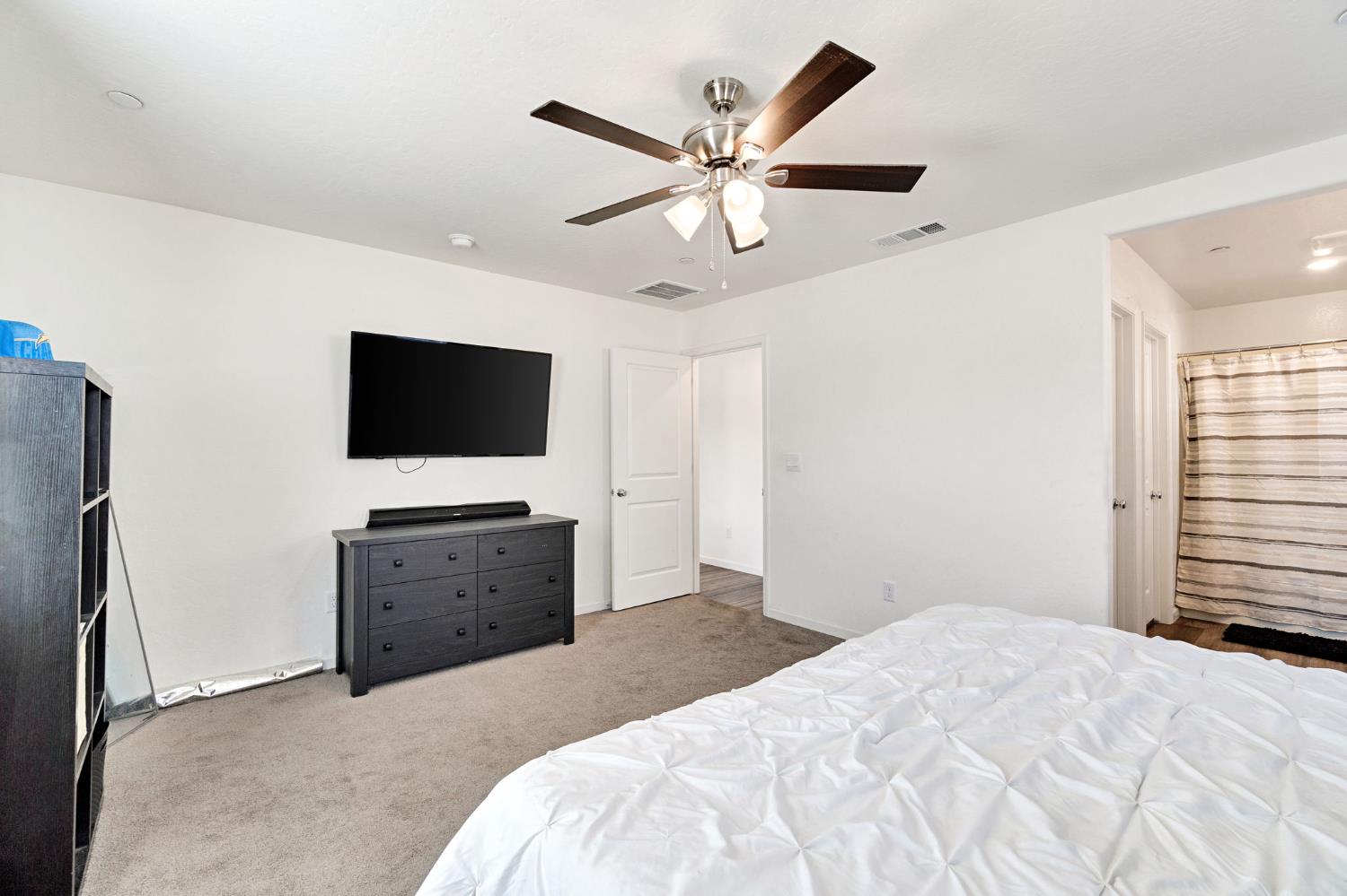 1533 Concord Ave, Madera, CA 93637