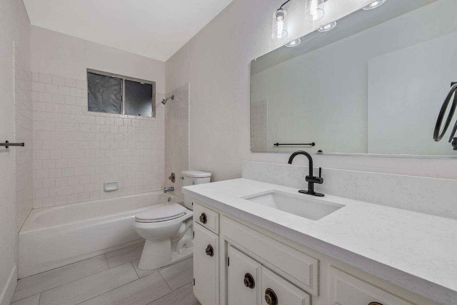 4652 W Richert Ave, Fresno, CA 93722