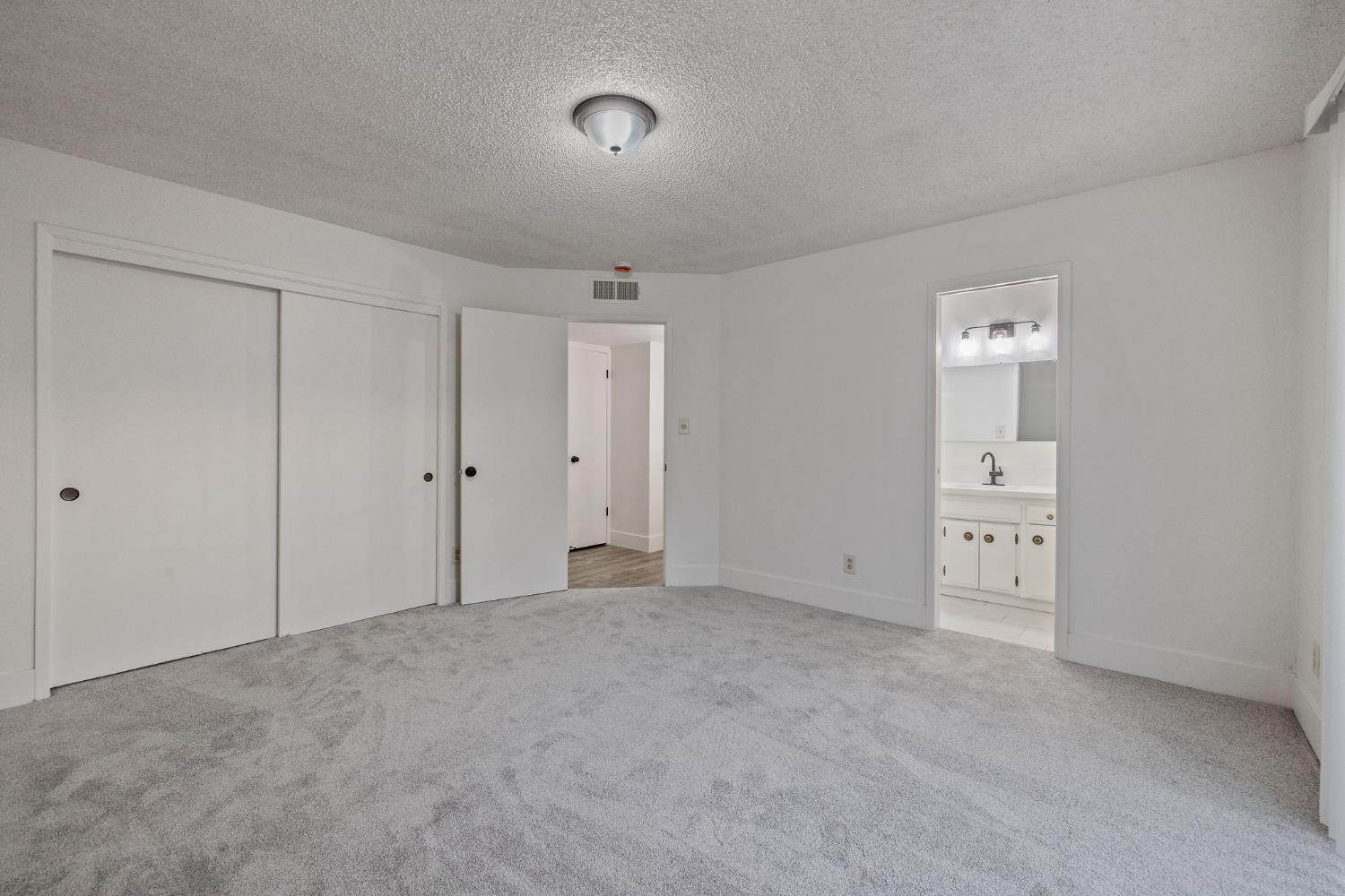4652 W Richert Ave, Fresno, CA 93722