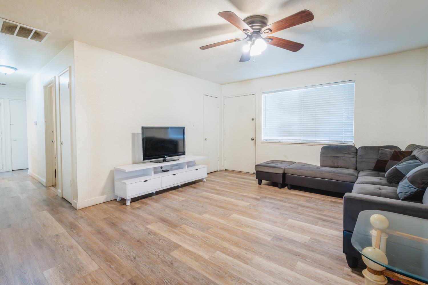 5038 E Weathermaker, Fresno, CA 93727