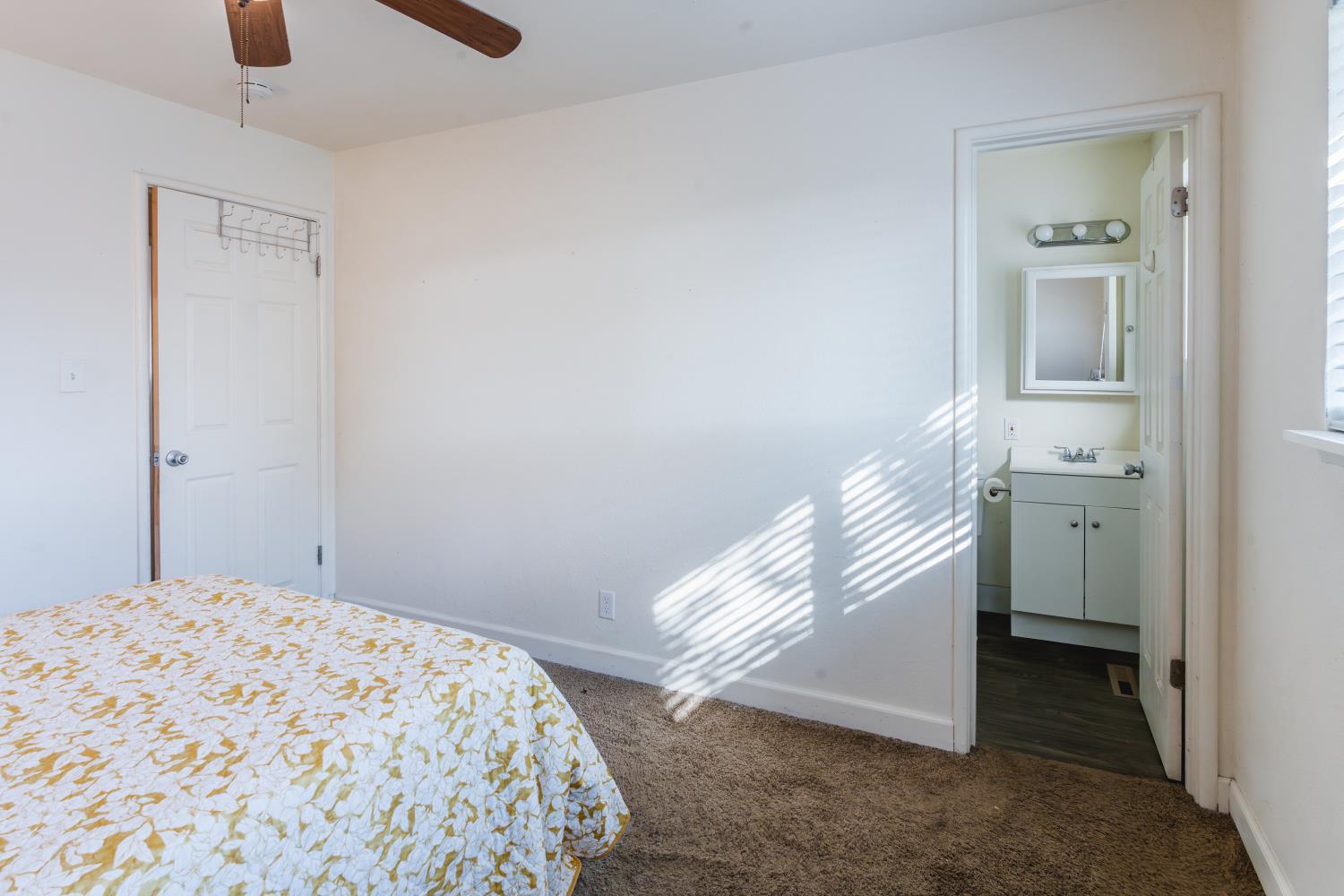 5038 E Weathermaker, Fresno, CA 93727