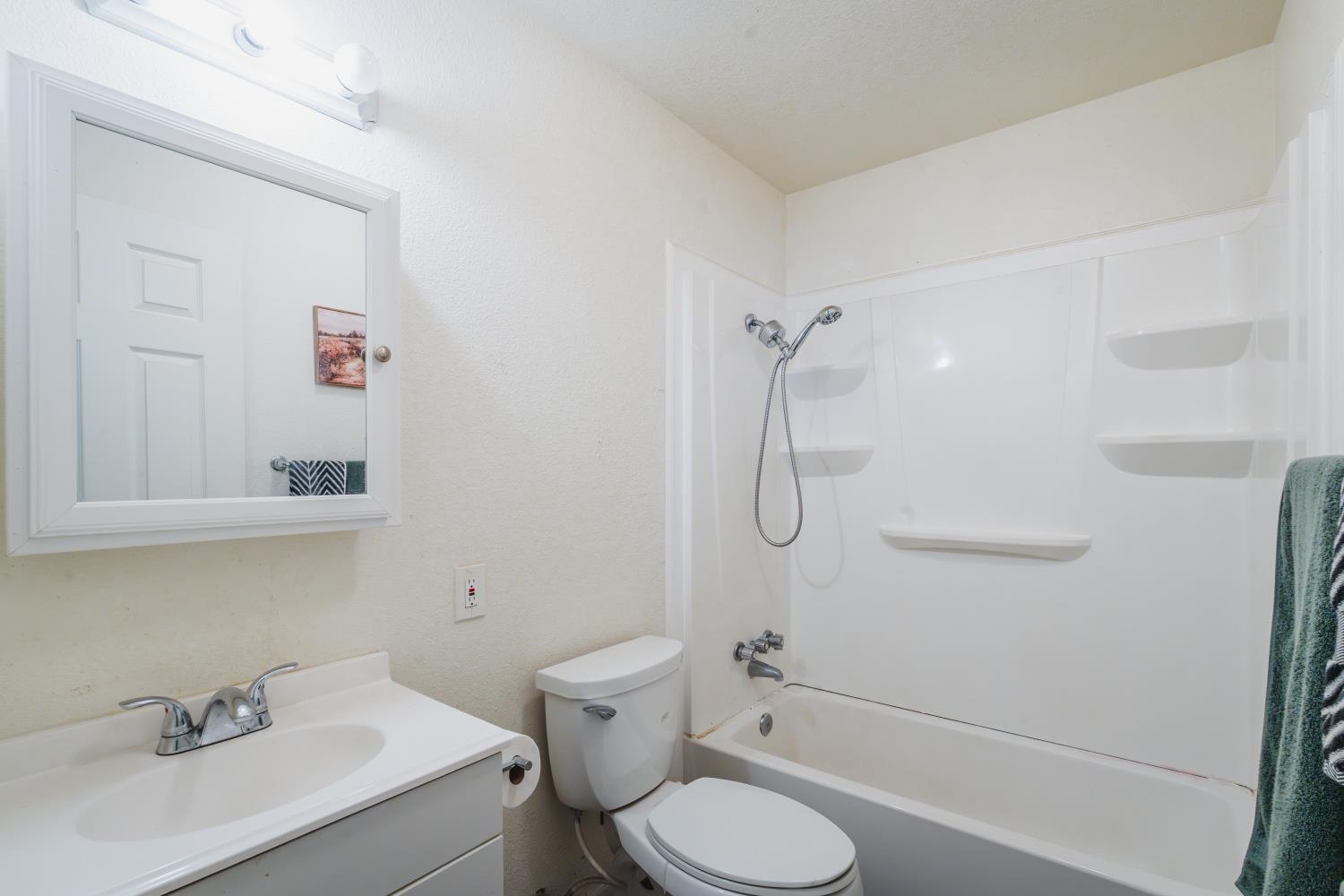 5038 E Weathermaker, Fresno, CA 93727