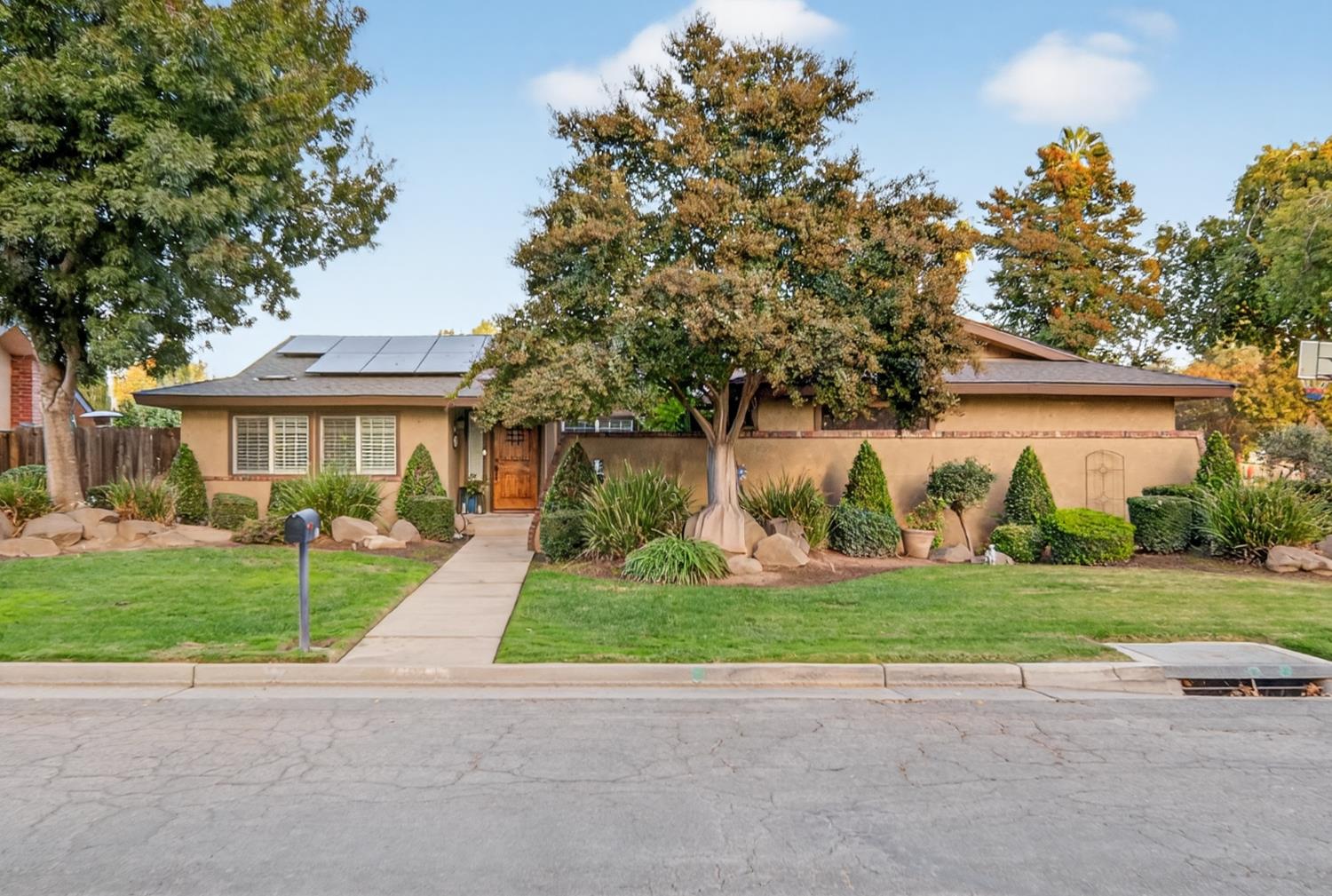 101 Mainberry Dr, Madera, CA 93637