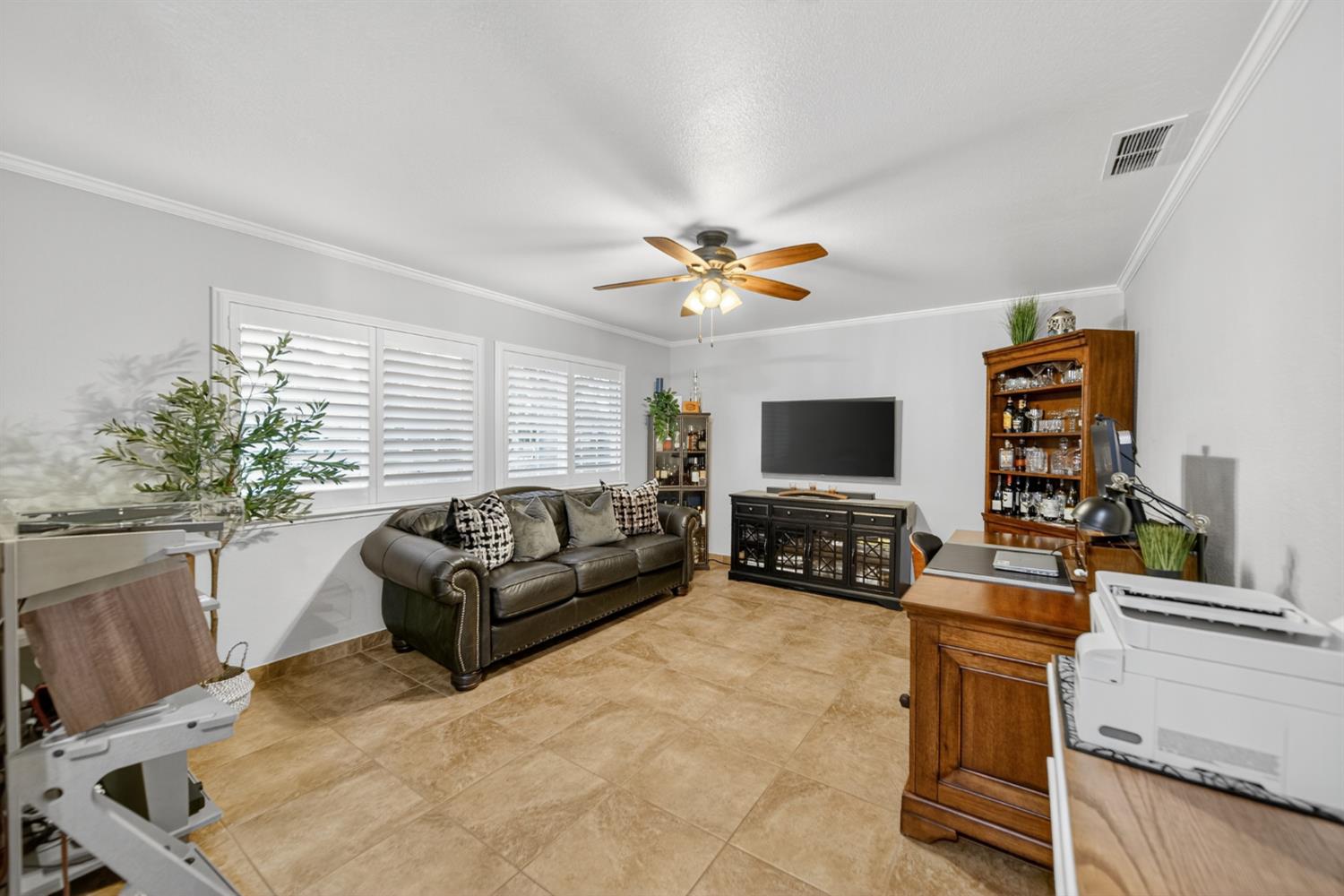 101 Mainberry Dr, Madera, CA 93637