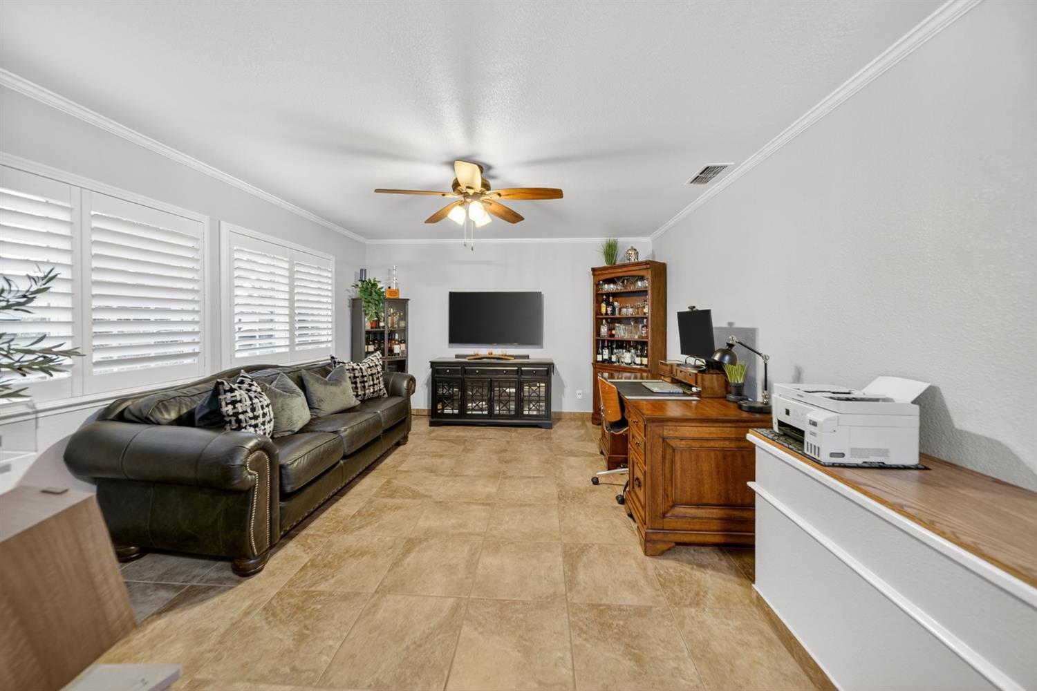 101 Mainberry Dr, Madera, CA 93637