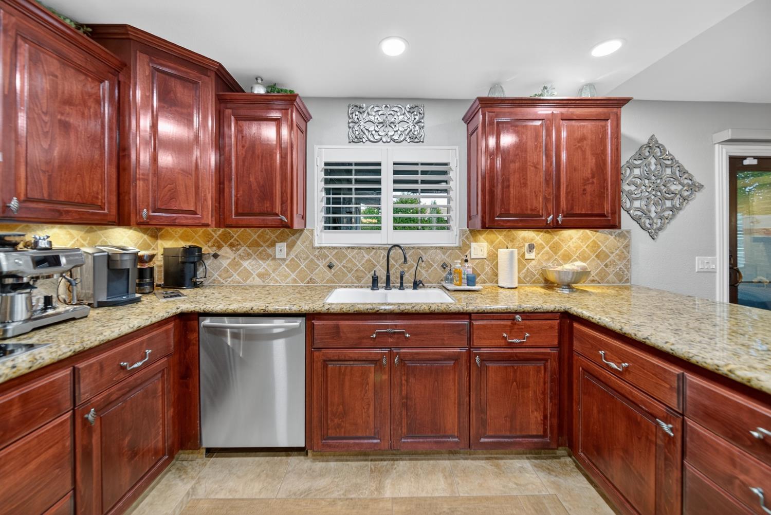 101 Mainberry Dr, Madera, CA 93637