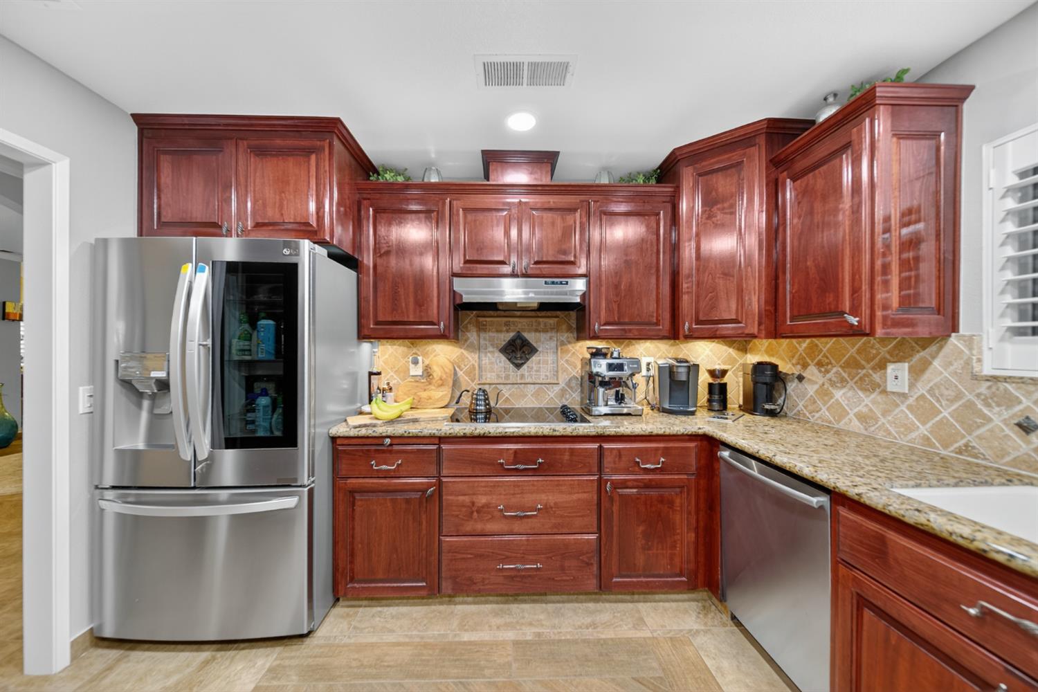 101 Mainberry Dr, Madera, CA 93637