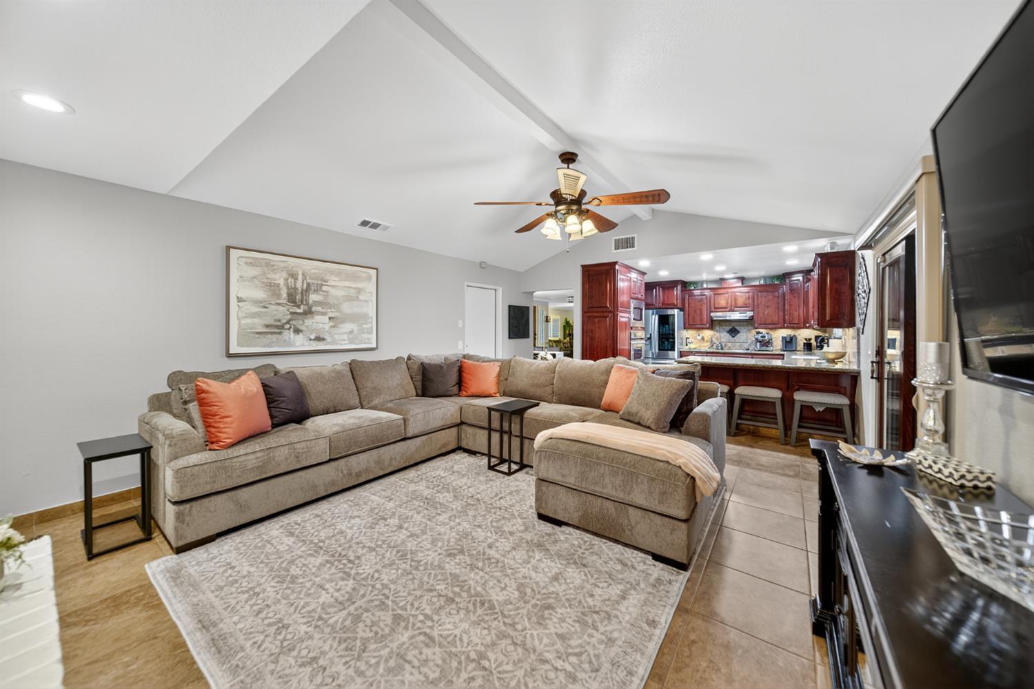 101 Mainberry Dr, Madera, CA 93637