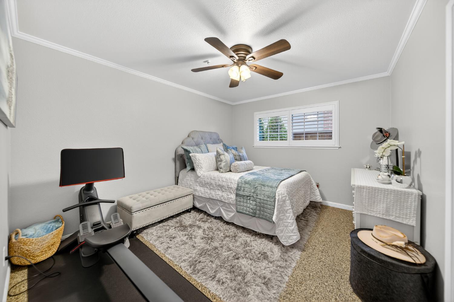 101 Mainberry Dr, Madera, CA 93637