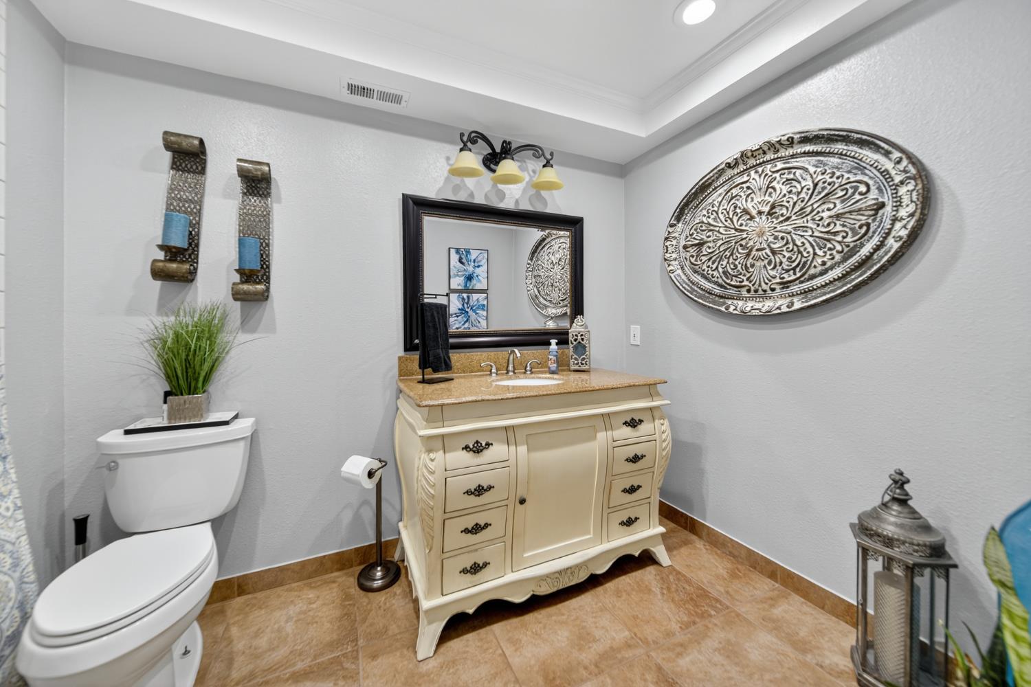 101 Mainberry Dr, Madera, CA 93637