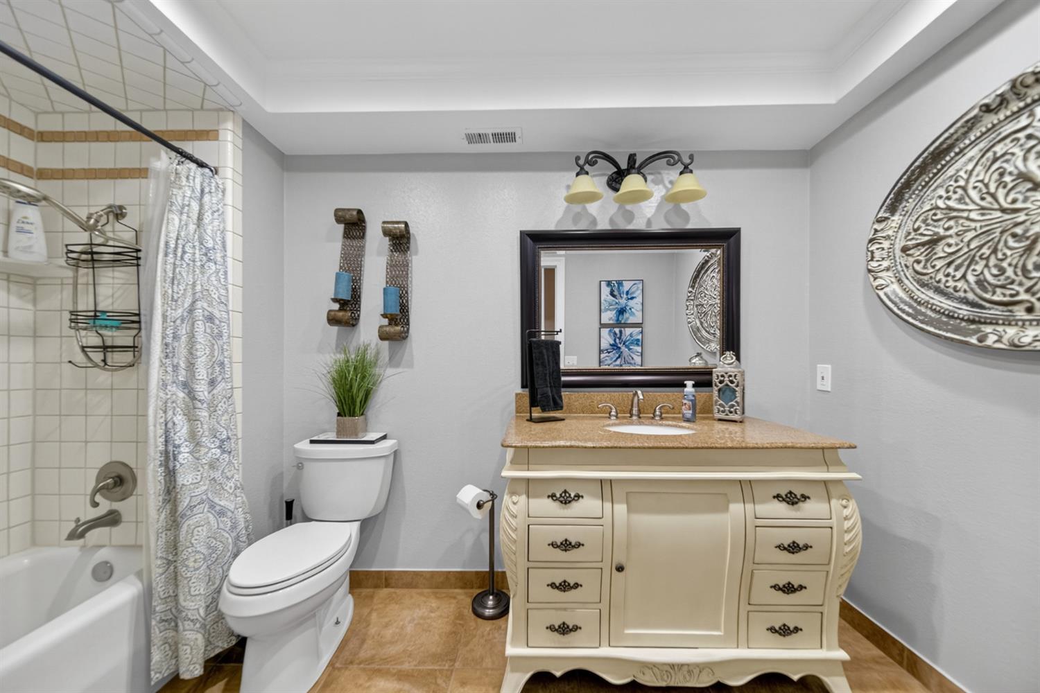 101 Mainberry Dr, Madera, CA 93637