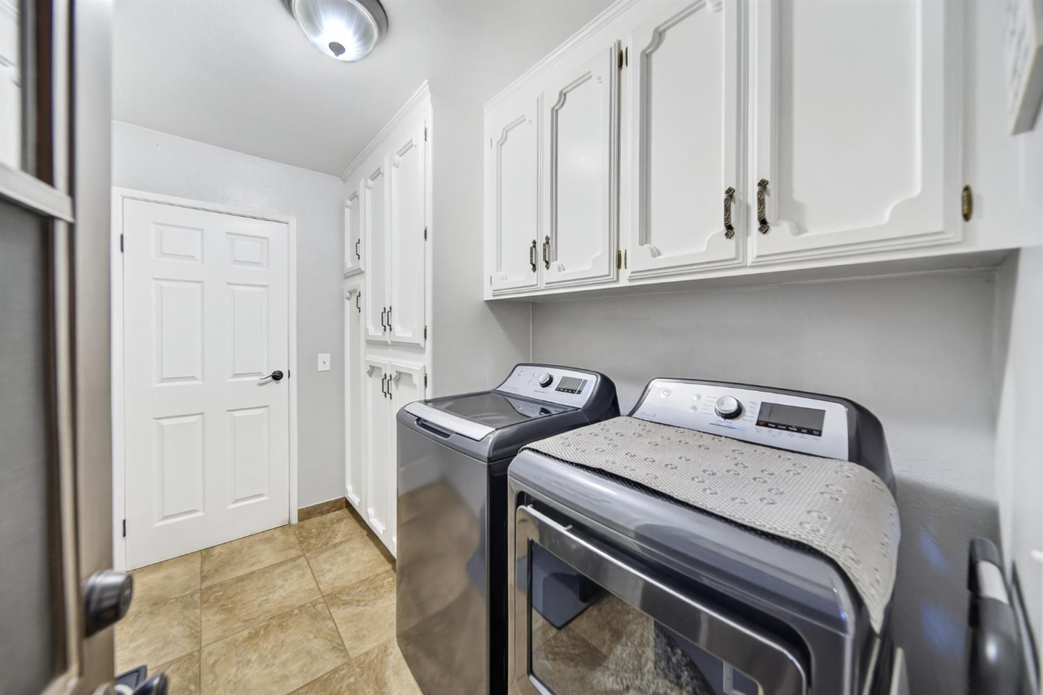 101 Mainberry Dr, Madera, CA 93637