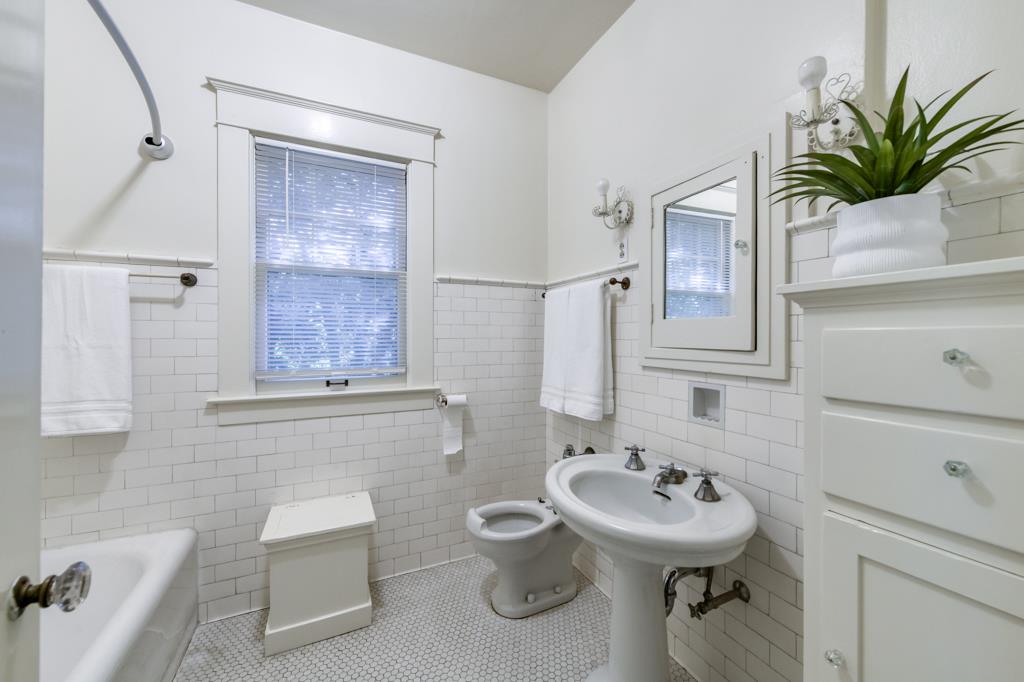 605 E Home Ave, Fresno, CA 93728