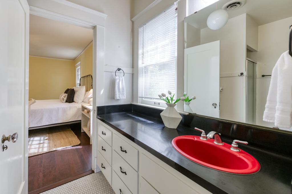 605 E Home Ave, Fresno, CA 93728