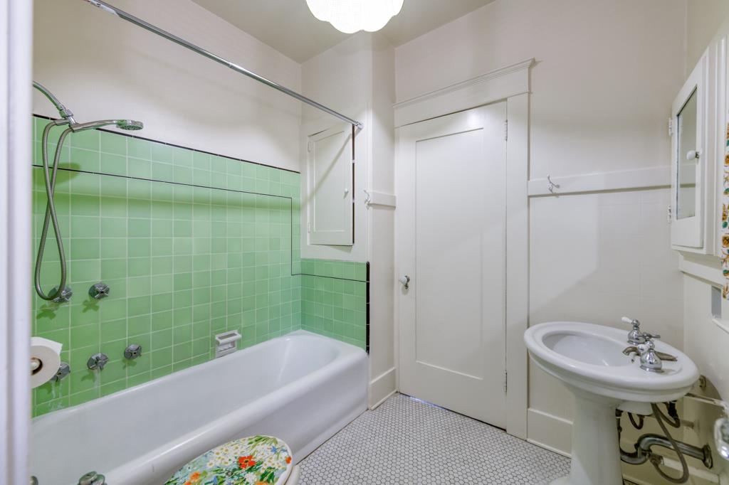 605 E Home Ave, Fresno, CA 93728