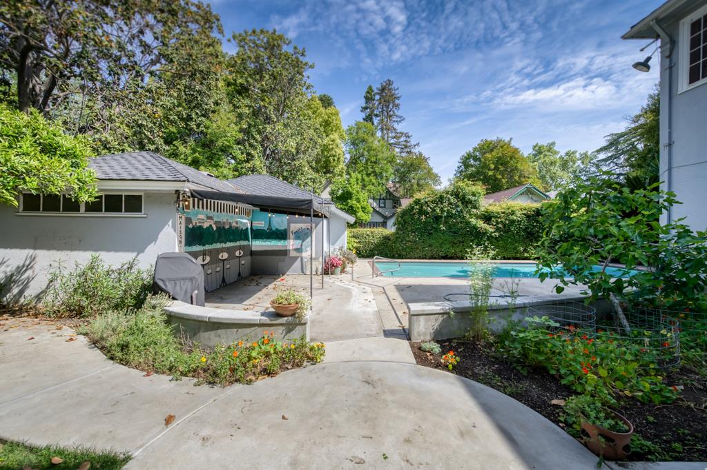 605 E Home Ave, Fresno, CA 93728