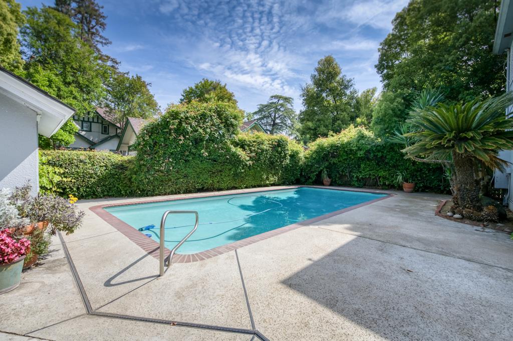 605 E Home Ave, Fresno, CA 93728