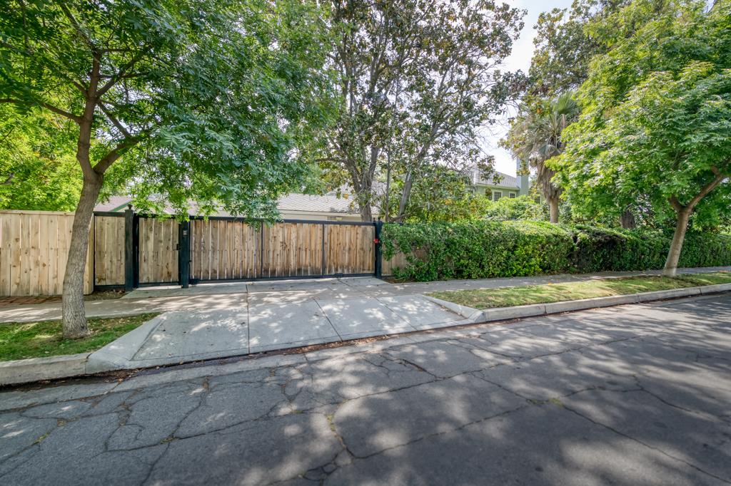 605 E Home Ave, Fresno, CA 93728