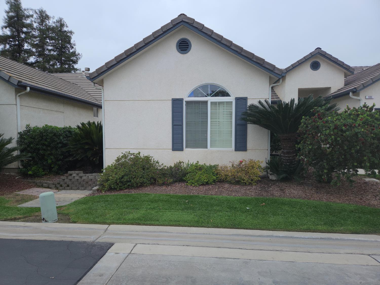 2300 Sierra St #103, Kingsburg, CA 93631