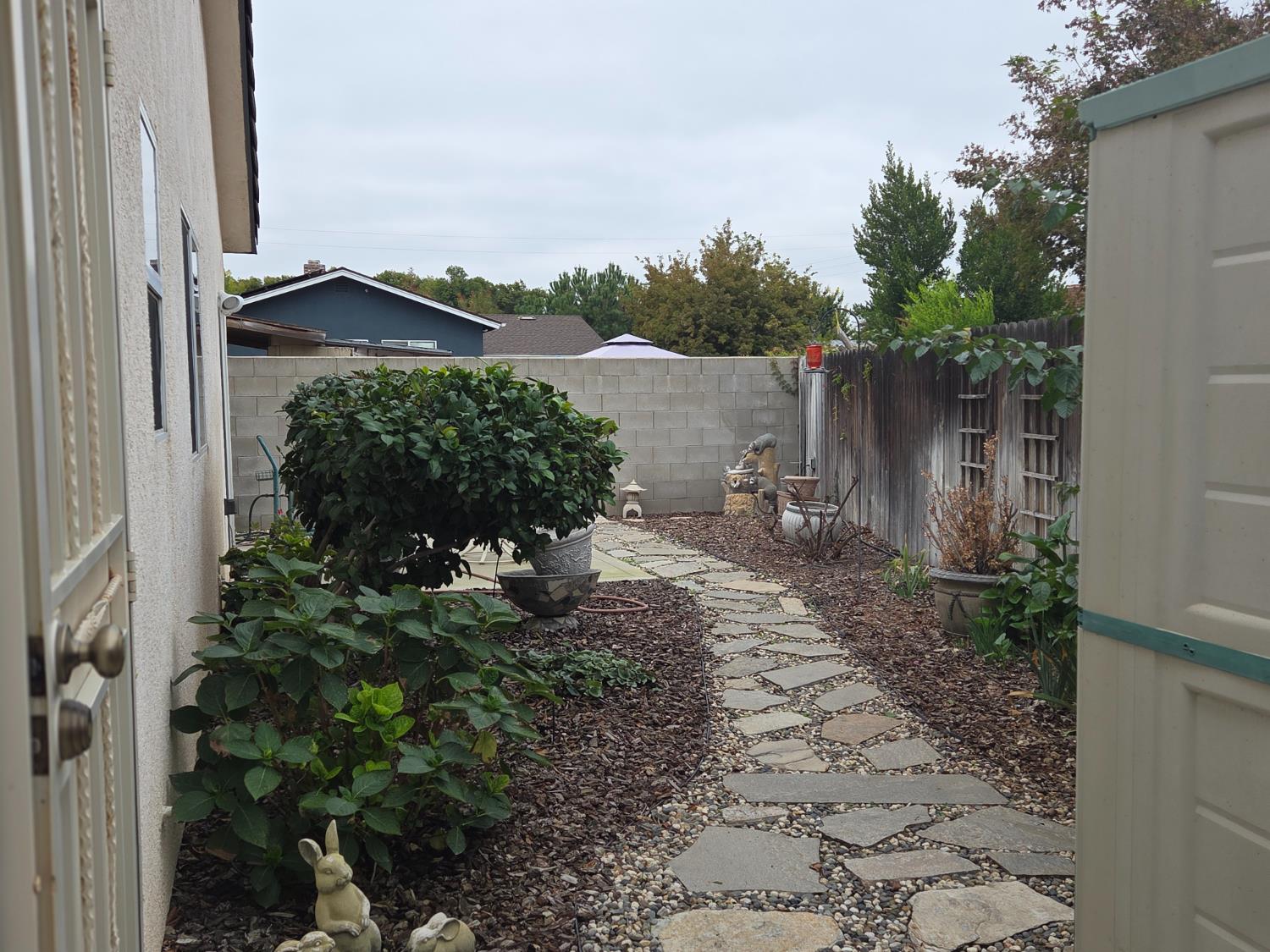 2300 Sierra St #103, Kingsburg, CA 93631