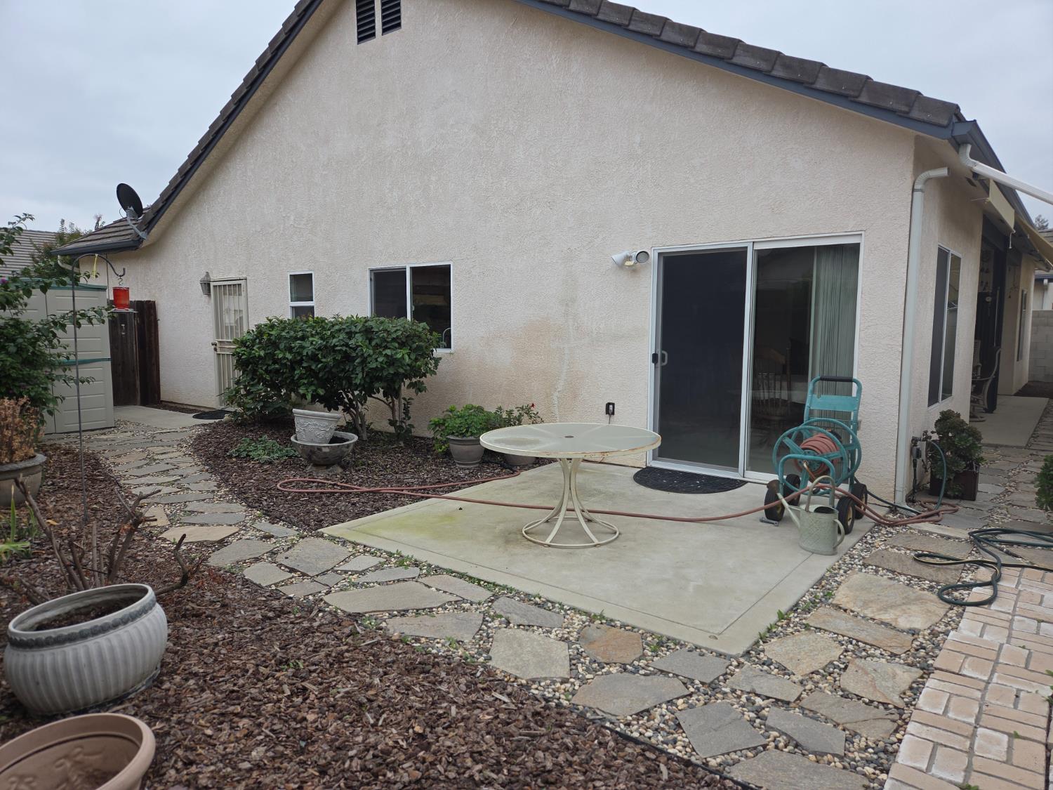 2300 Sierra St #103, Kingsburg, CA 93631