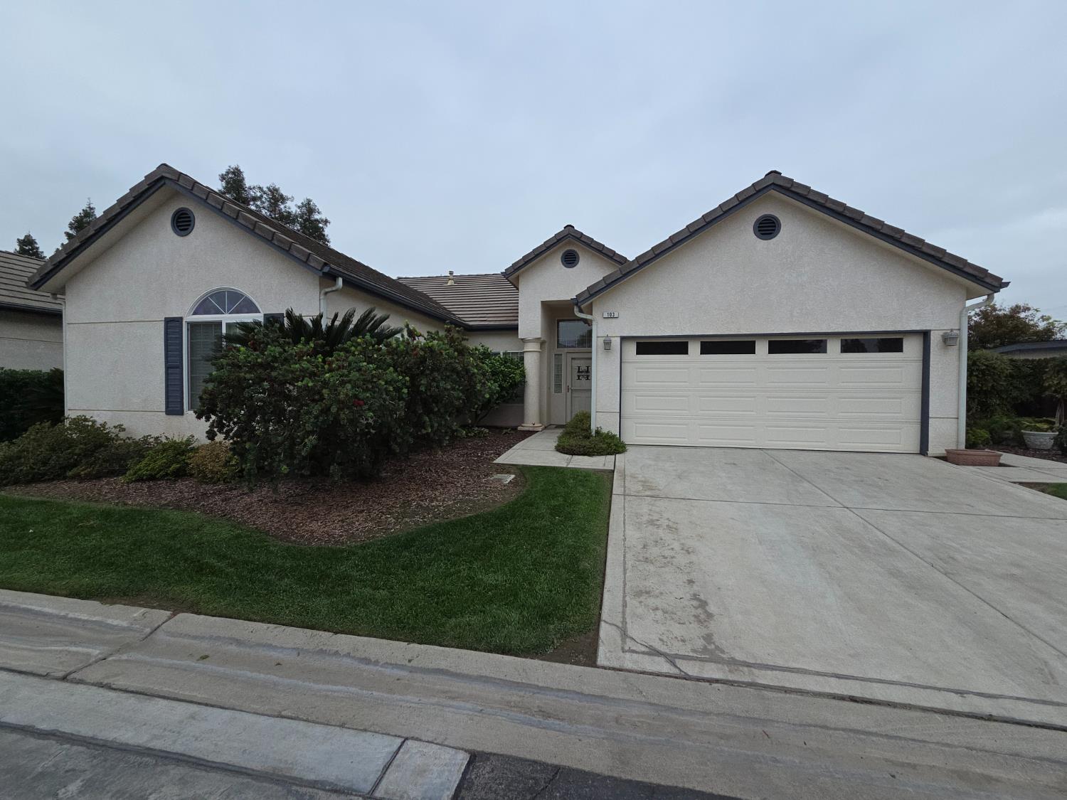 2300 Sierra St #103, Kingsburg, CA 93631