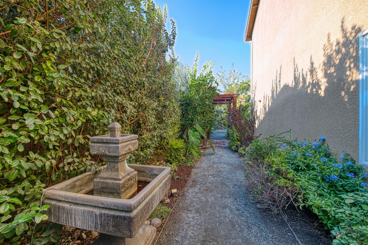 5855 E Platt Ave, Fresno, CA 93727