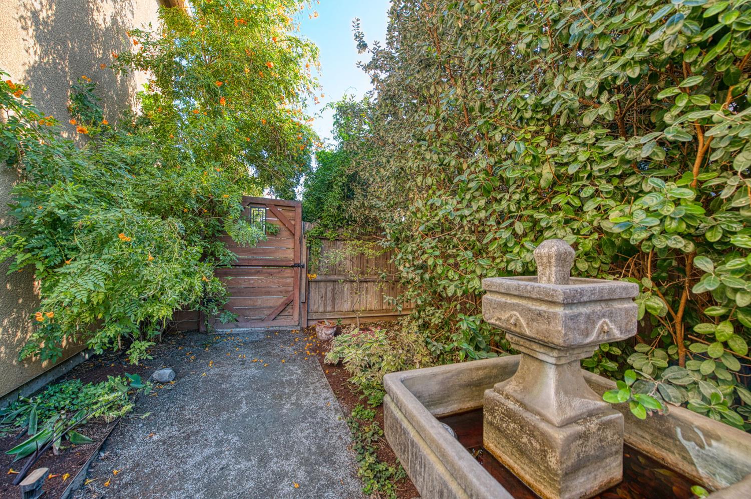 5855 E Platt Ave, Fresno, CA 93727