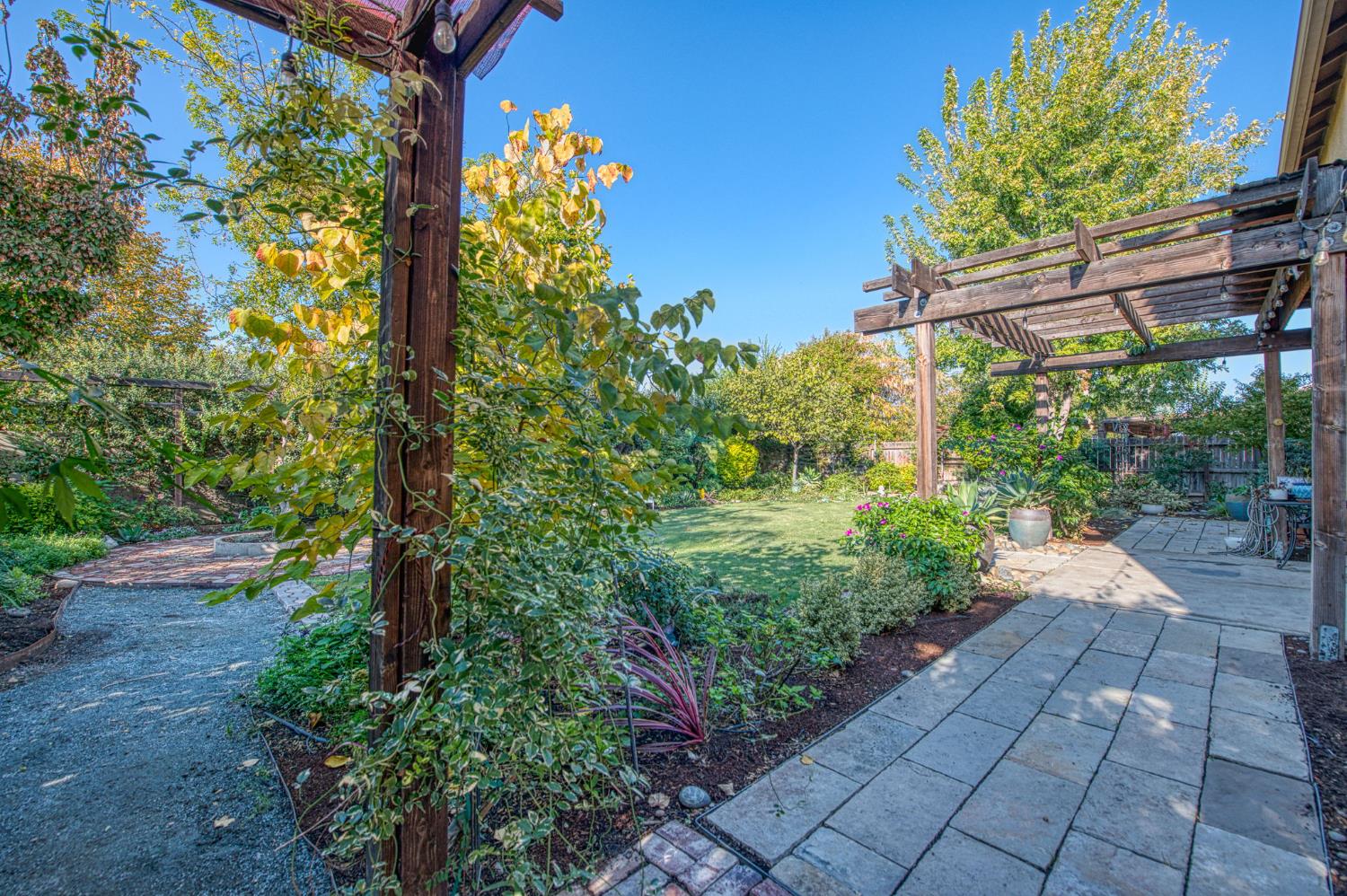 5855 E Platt Ave, Fresno, CA 93727