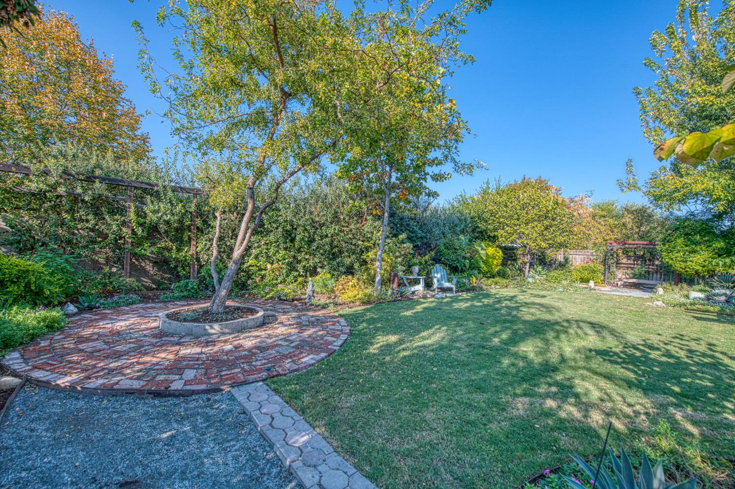 5855 E Platt Ave, Fresno, CA 93727