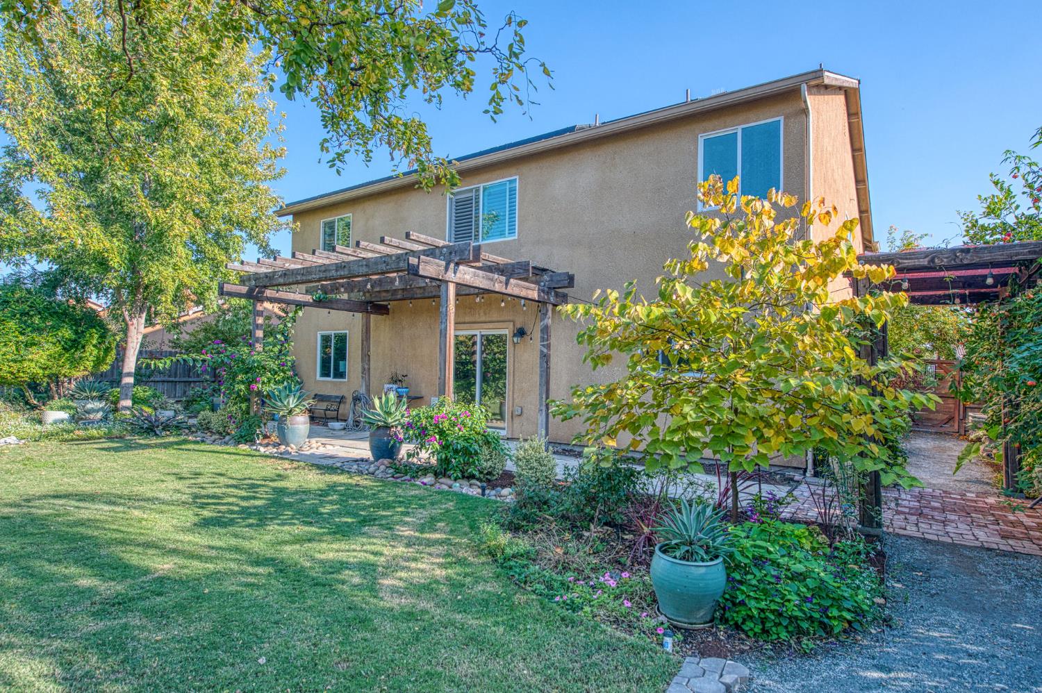 5855 E Platt Ave, Fresno, CA 93727