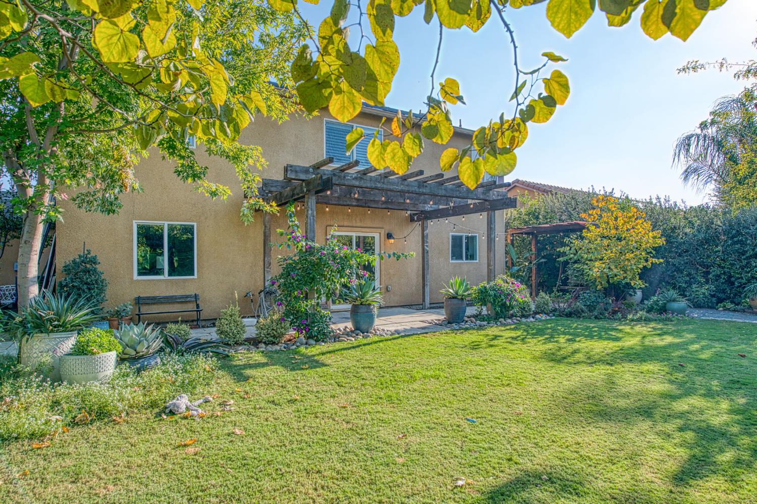 5855 E Platt Ave, Fresno, CA 93727