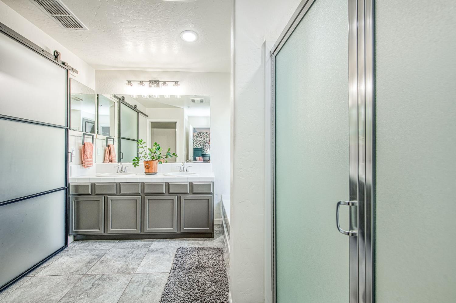 5855 E Platt Ave, Fresno, CA 93727