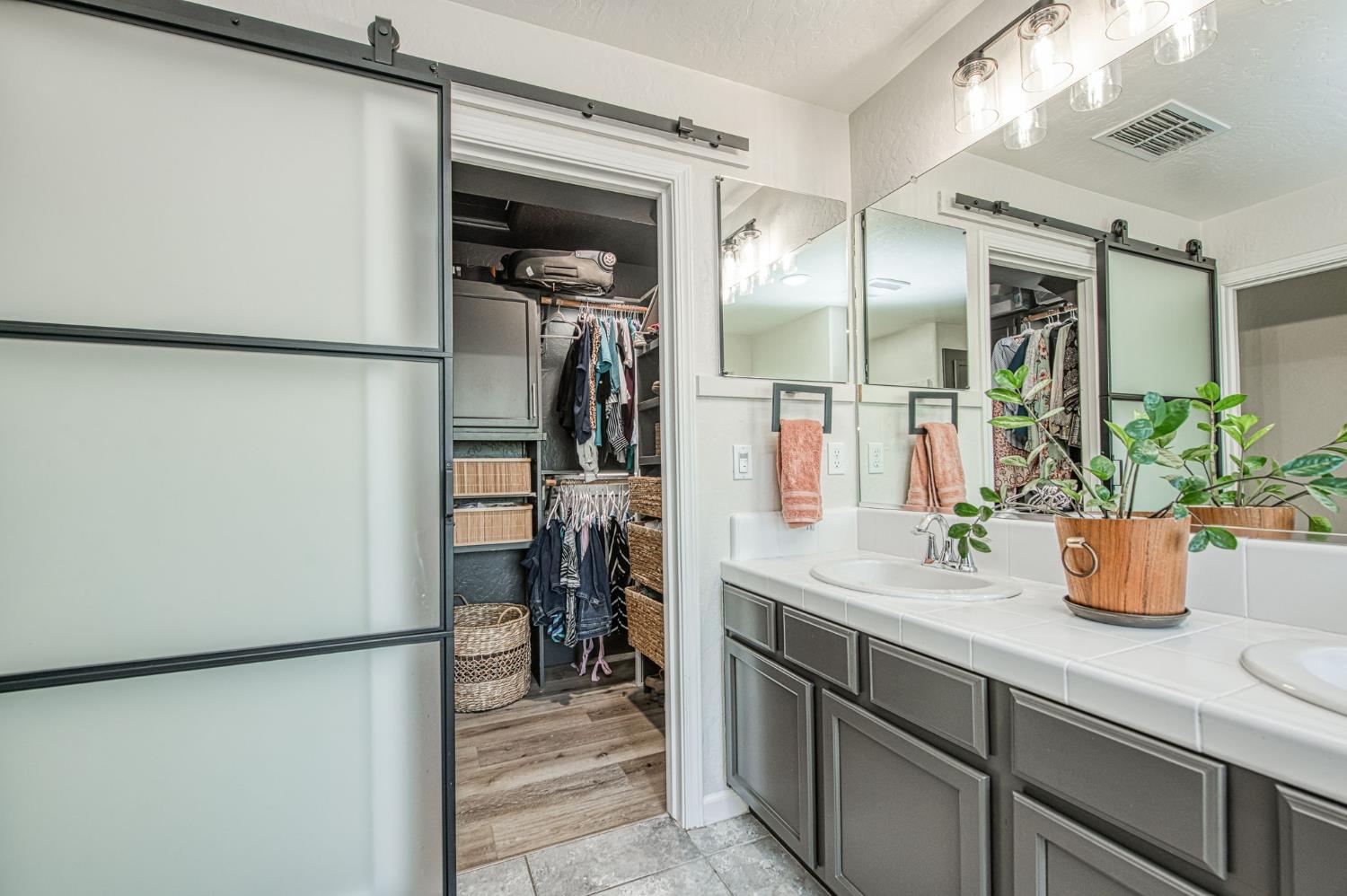 5855 E Platt Ave, Fresno, CA 93727