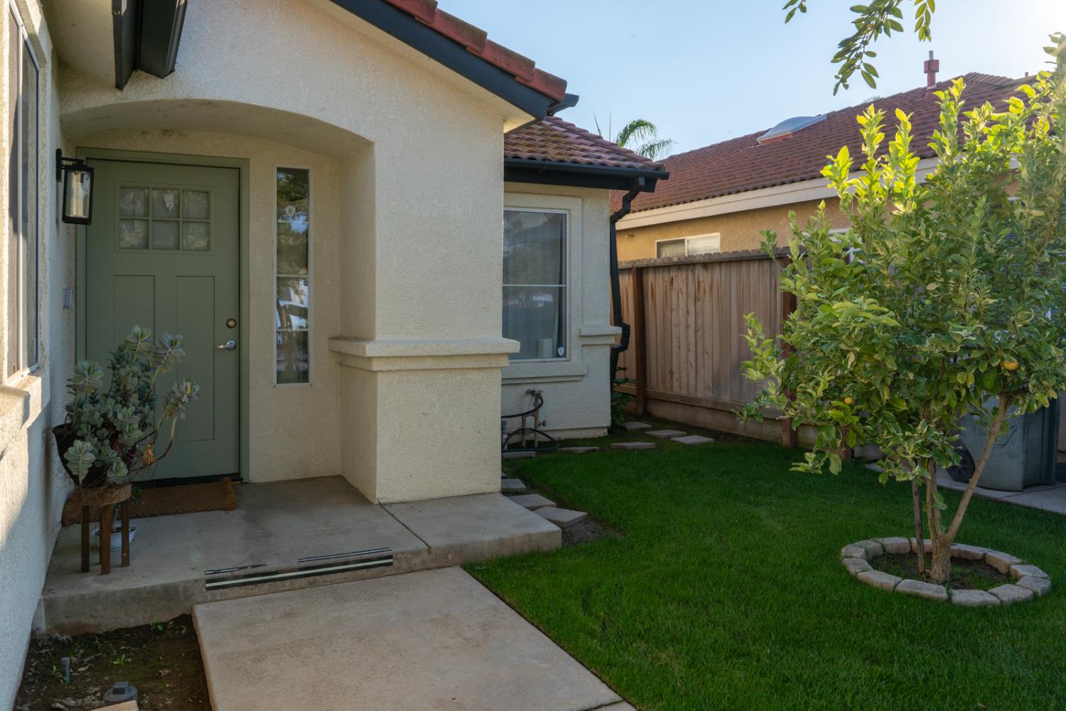 4239 W Cambridge Ave, Fresno, CA 93722