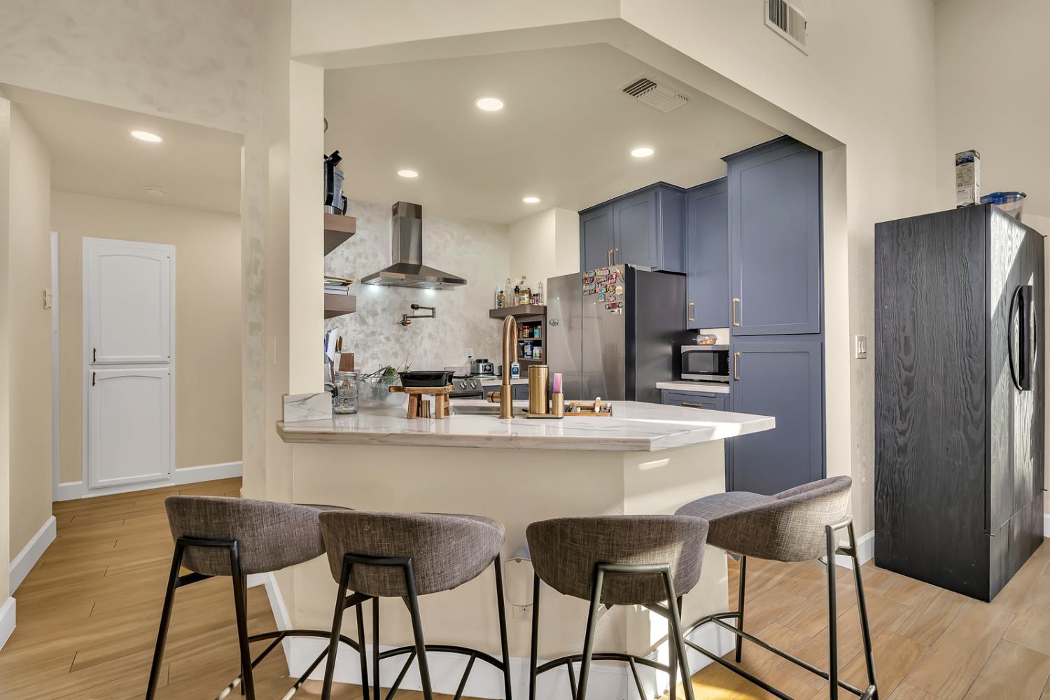 4239 W Cambridge Ave, Fresno, CA 93722