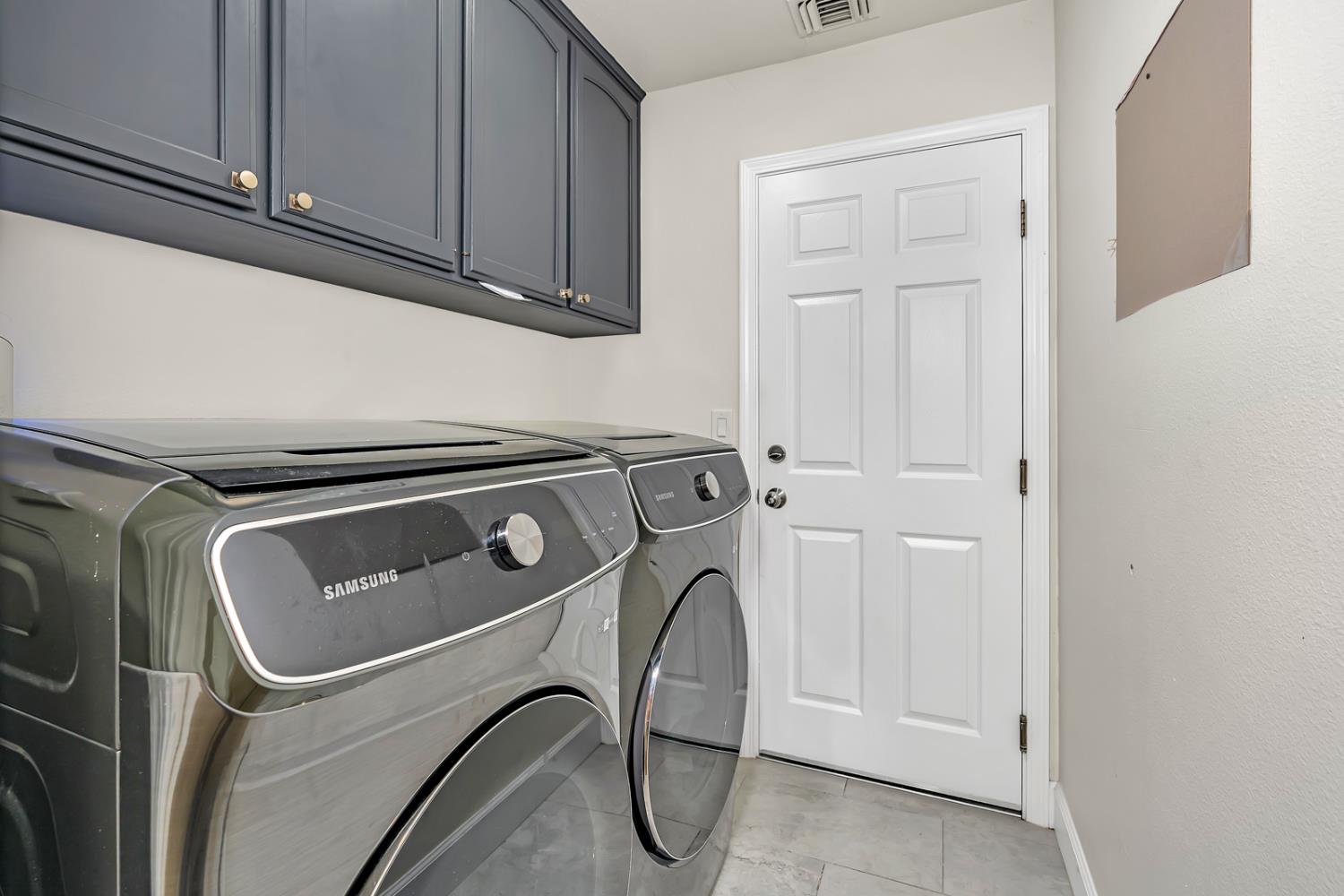 4239 W Cambridge Ave, Fresno, CA 93722