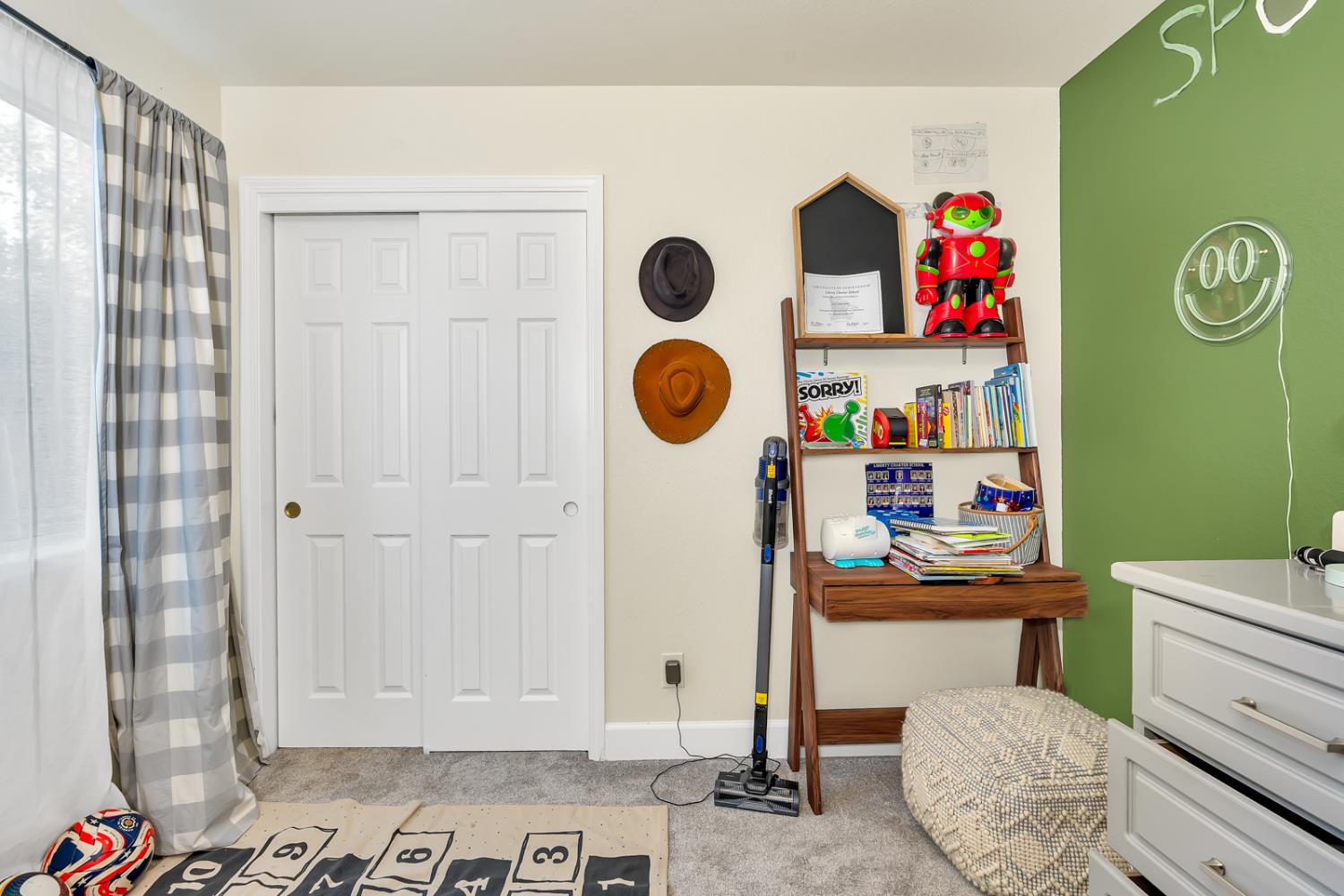 4239 W Cambridge Ave, Fresno, CA 93722