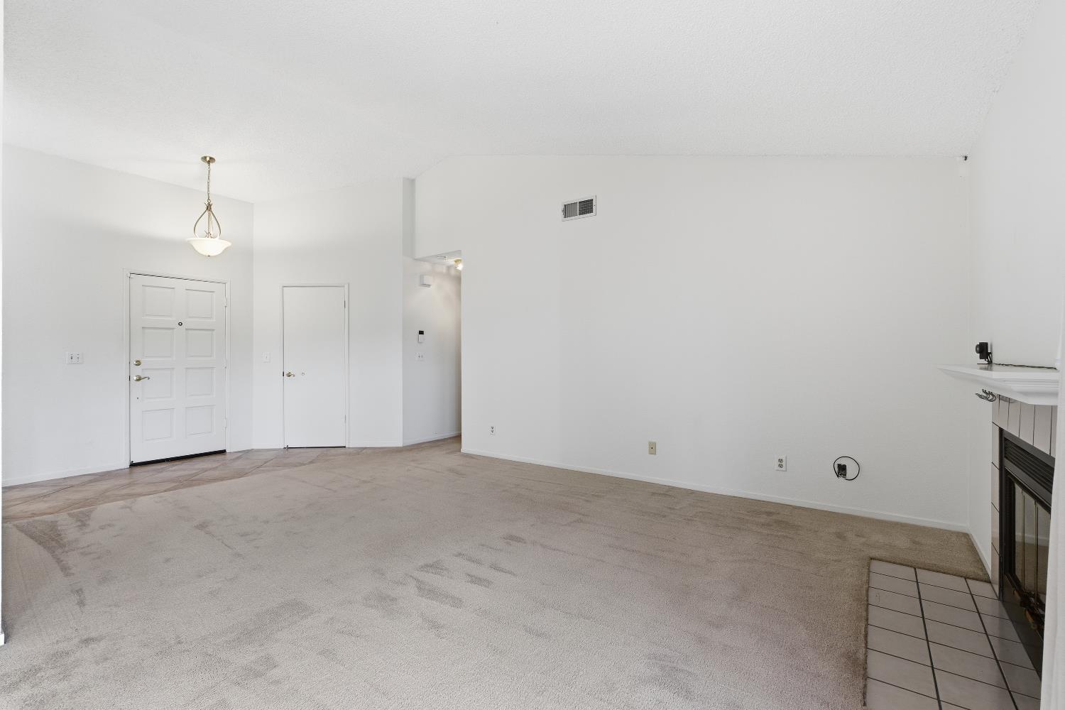 3282 W Spruce Ave, Fresno, CA 93711