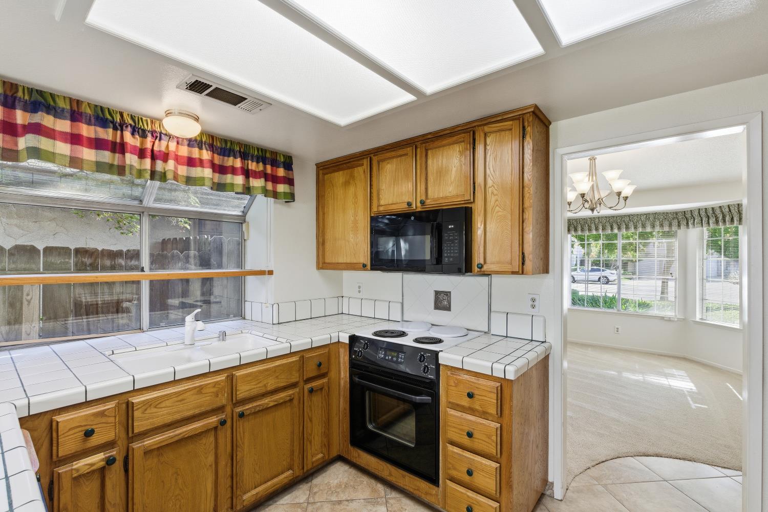 3282 W Spruce Ave, Fresno, CA 93711