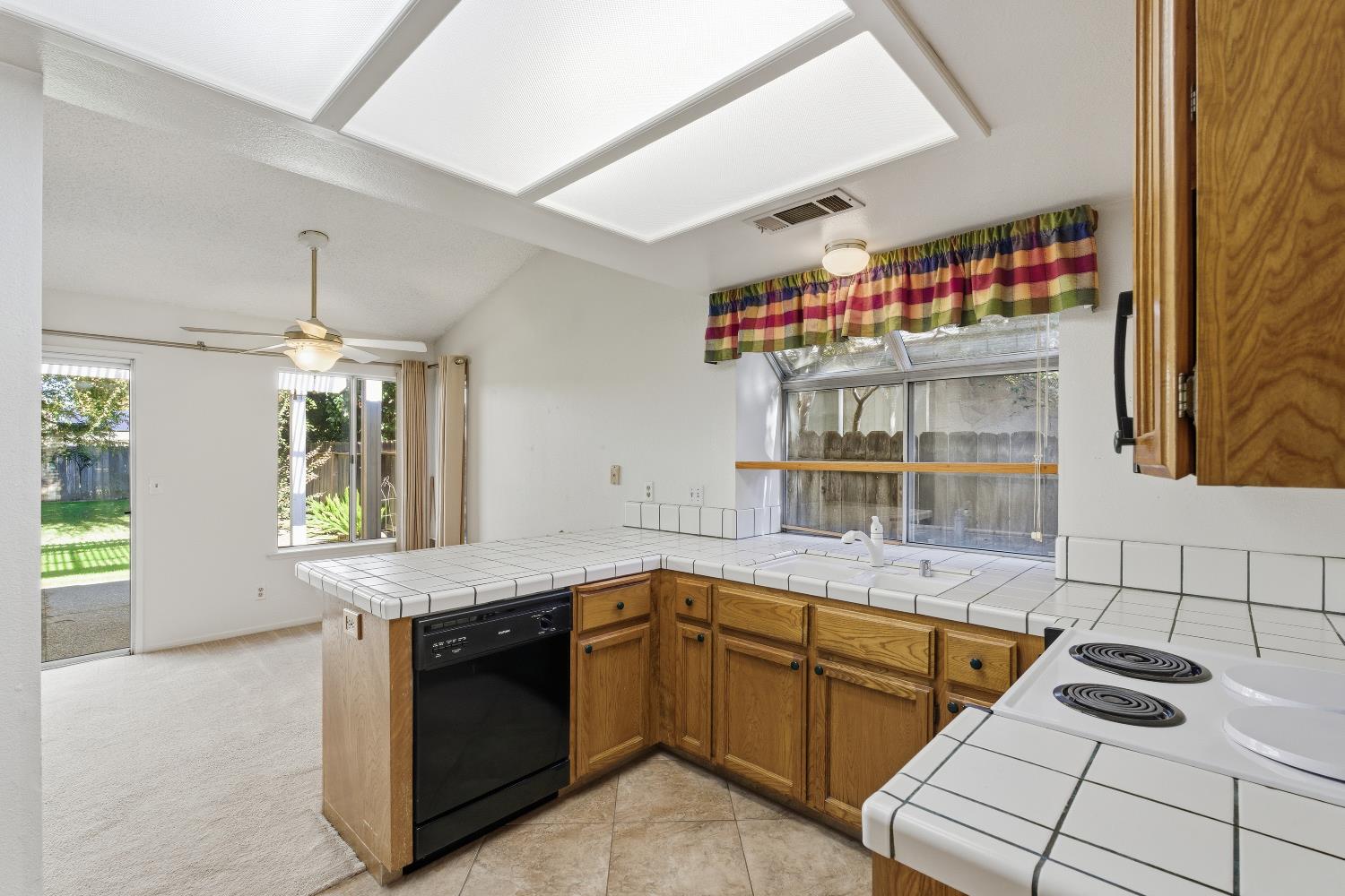 3282 W Spruce Ave, Fresno, CA 93711