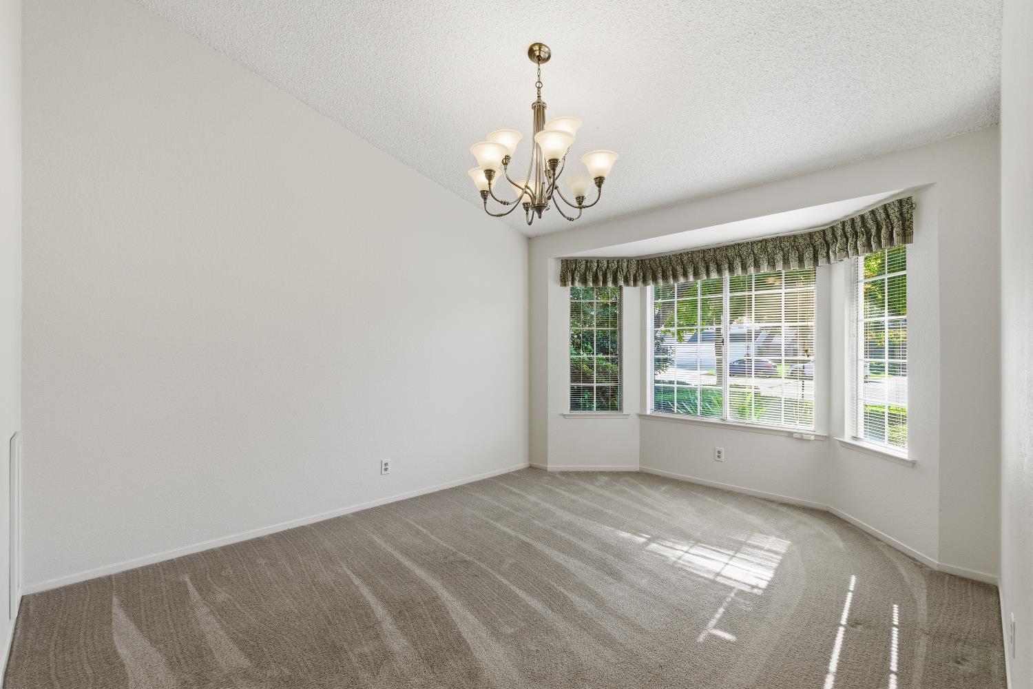 3282 W Spruce Ave, Fresno, CA 93711