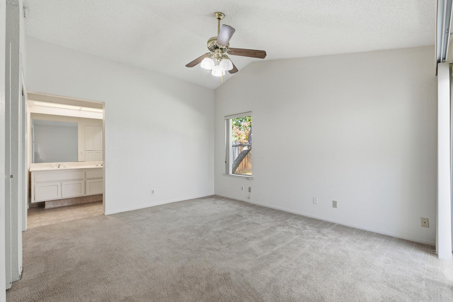 3282 W Spruce Ave, Fresno, CA 93711